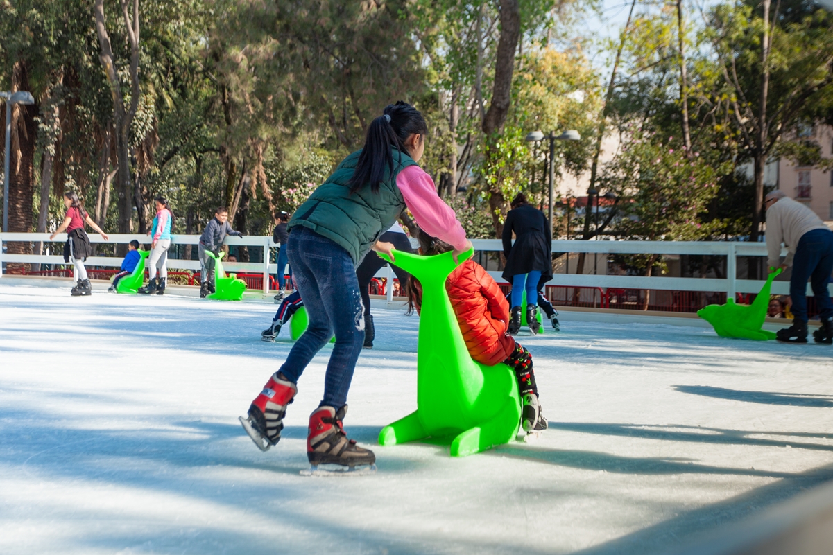 Lánzate a patinar a la pista de hielo del Jardín Pushkin