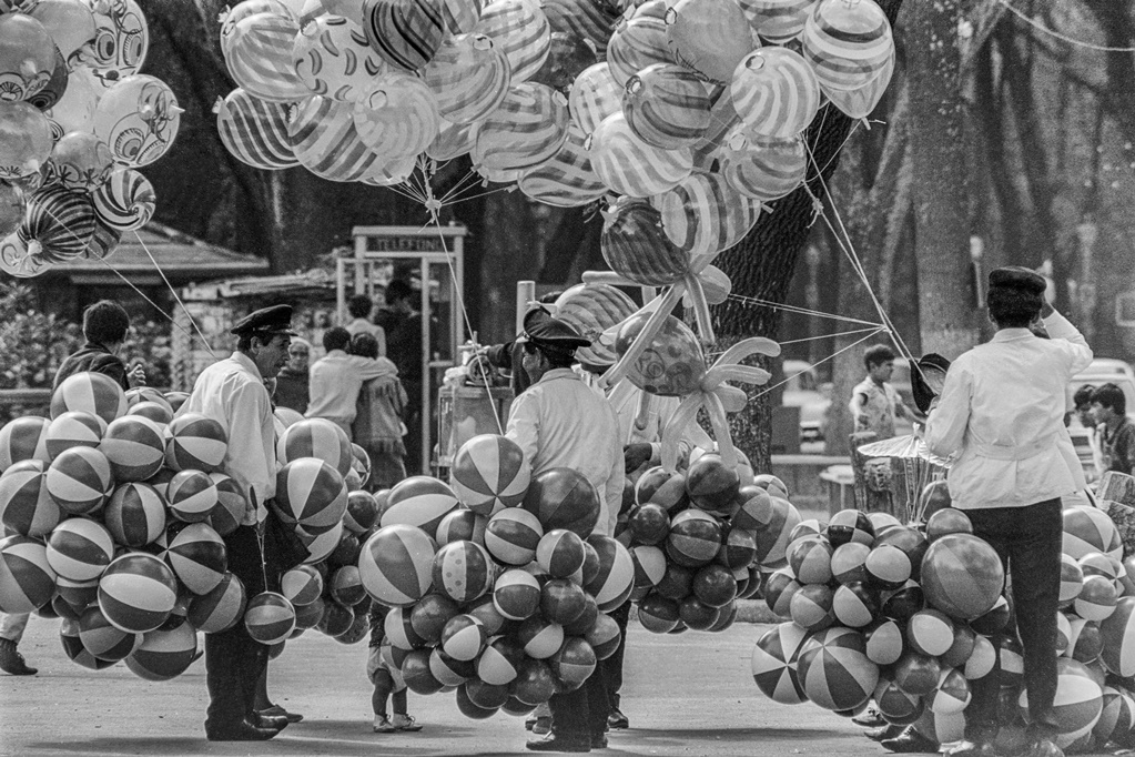 Diciembre, la época en que la Alameda se llenaba de tradicionales globeros