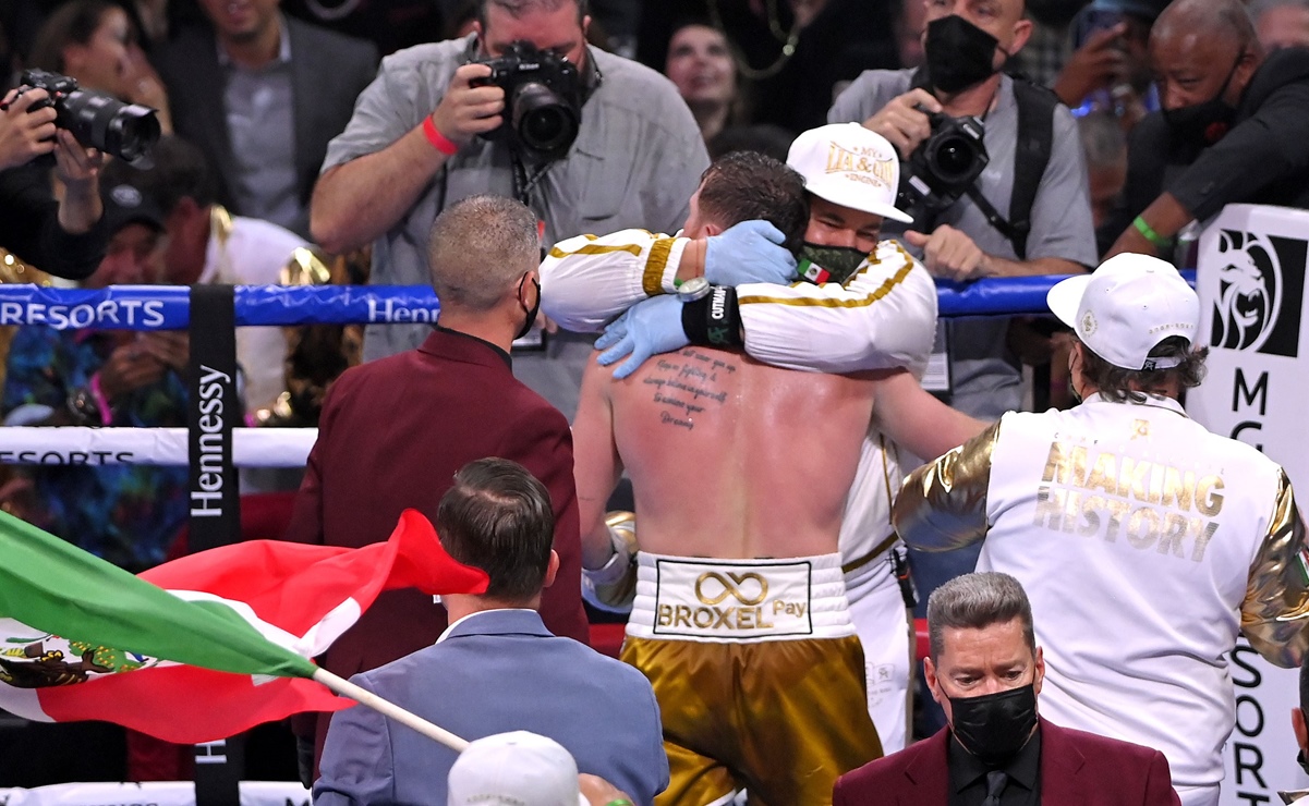 El Senado entrega reconocimiento al Canelo Álvarez y su entrenador Eddy Reynoso 