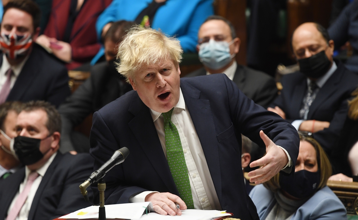 Legisladores del partido de Boris Johnson piden su cabeza, tras "partygate"
