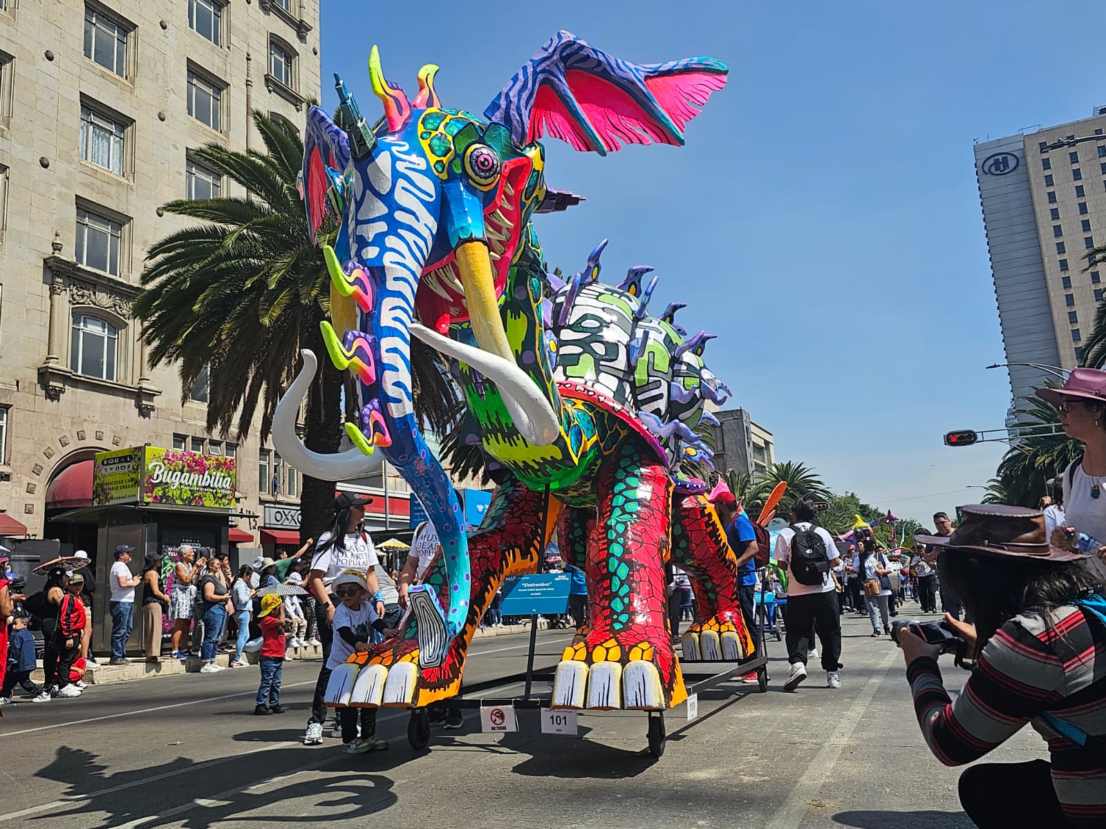 FOTOS: Alebrijes monumentales desfilan por calles del Centro Histórico