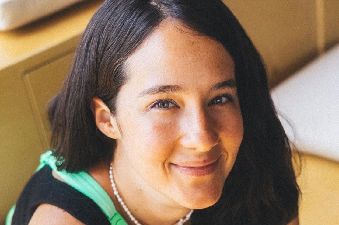 Ximena Sariñana recibe la primavera con transparencias y bralette negro