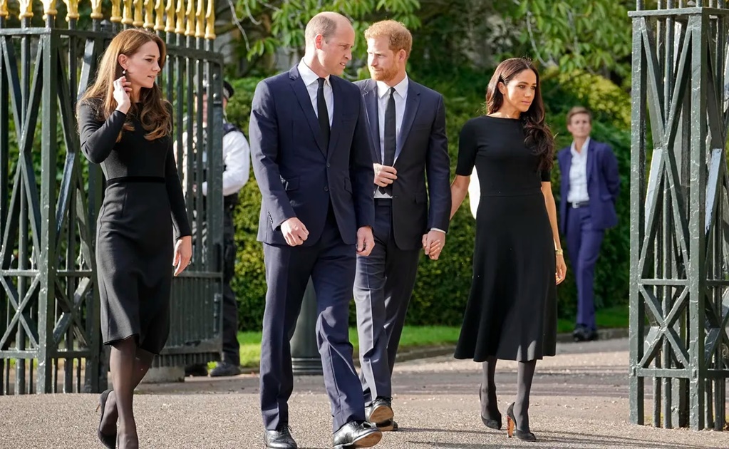 Muerte de reina Isabel II provoca "milagro": Meghan, Kate Middleton, Guillermo y Harry reaparecen juntos en homenaje