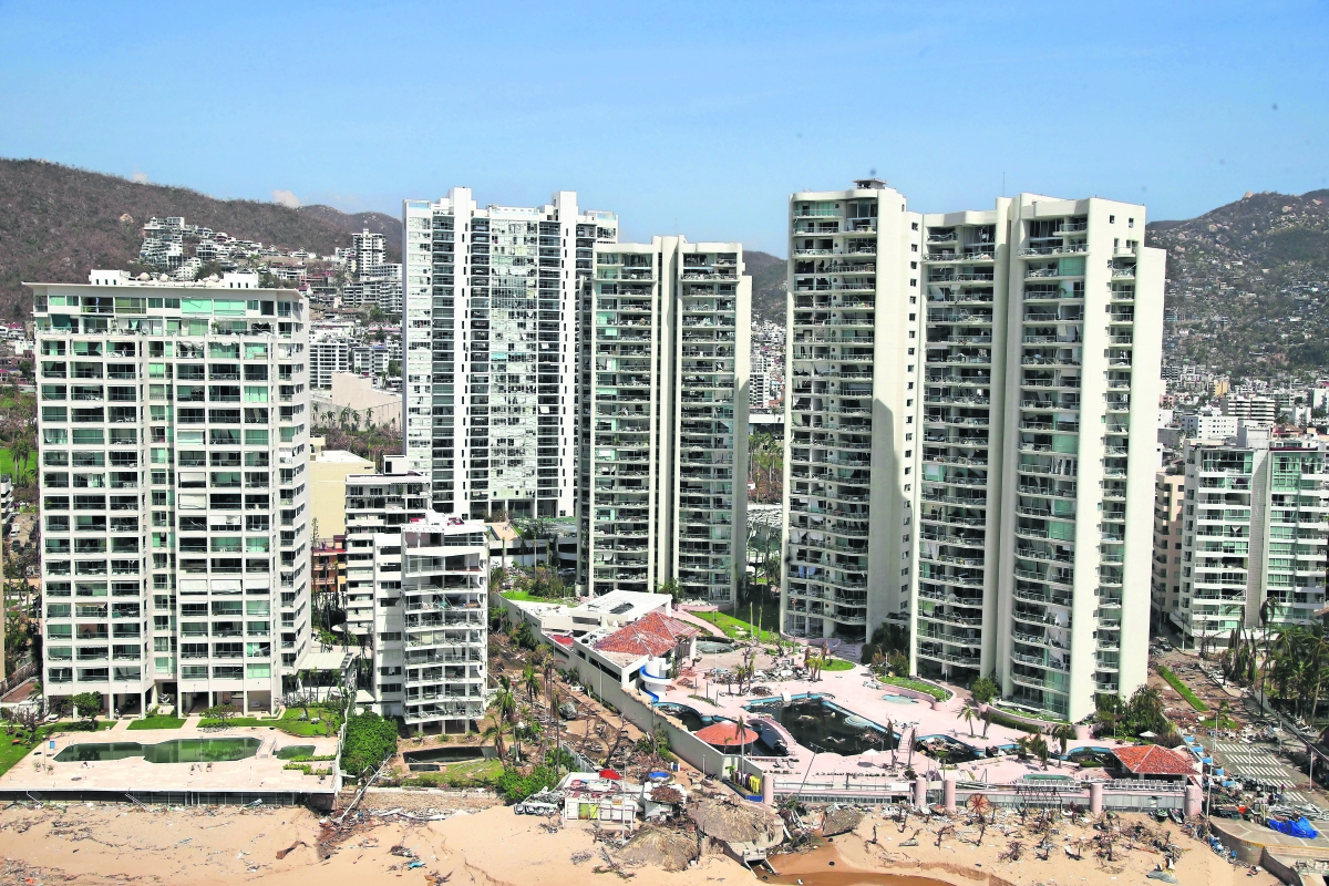 Acapulco: reconstruir inmuebles costará lo que una refinería