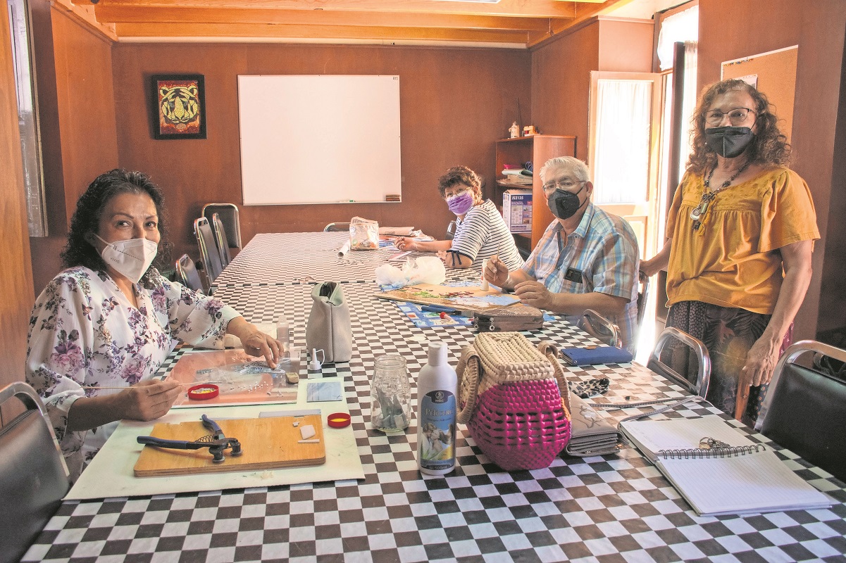 "No hay nada como la convivencia"; adultos mayores están felices de regresar a la Casa del Jubilado