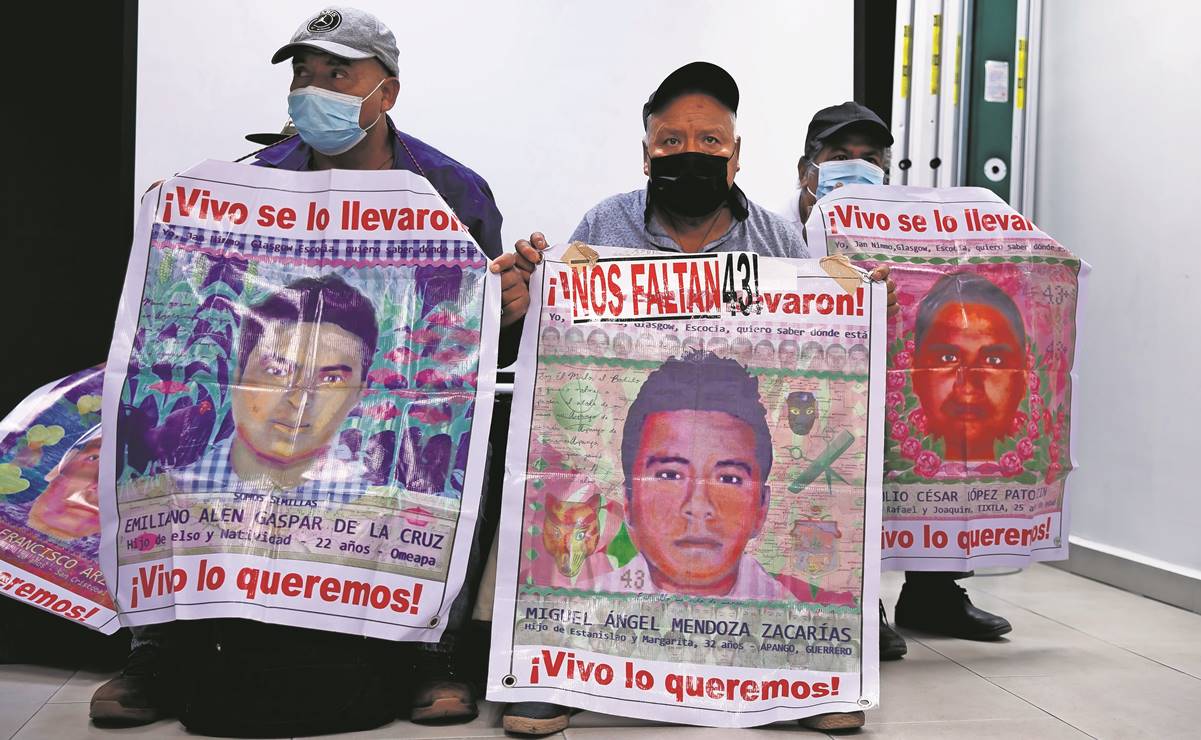 A 8 años del caso Ayotzinapa: 4 certezas y 9 inconsistencias sobre la desaparición de los 43 normalistas