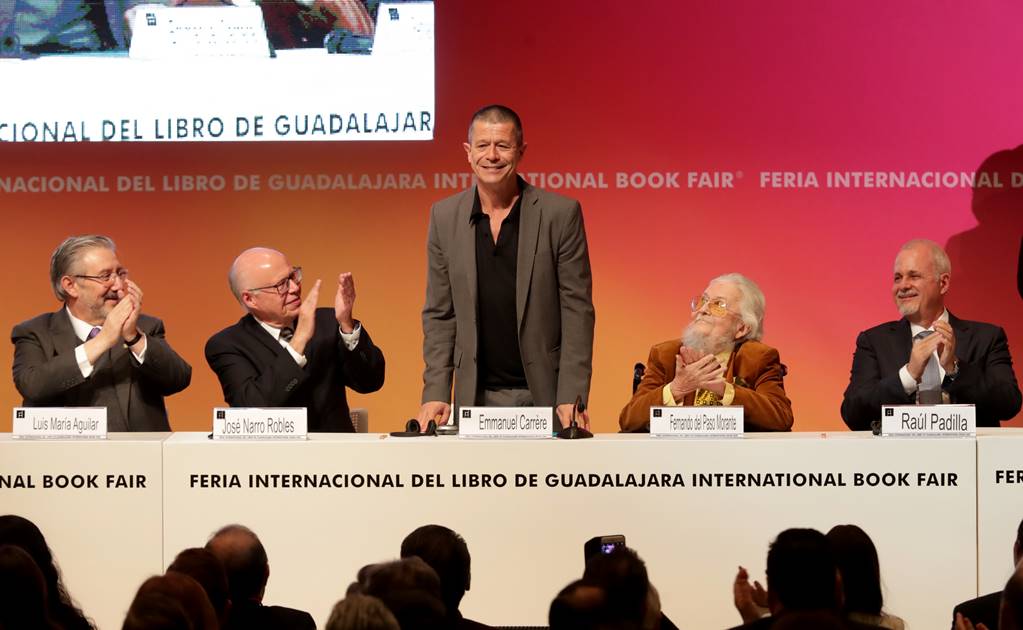 Emmanuel Carrère, premio FIL, se solidariza con periodistas mexicanos
