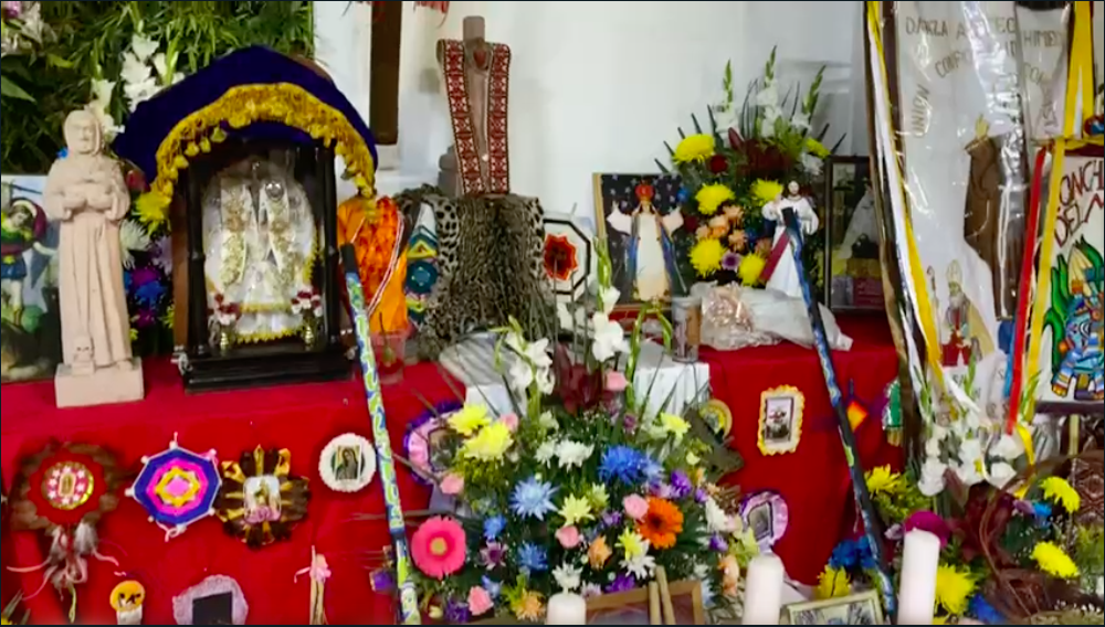 Video. Así celebran los Concheros de Querétaro a la Santa Cruz