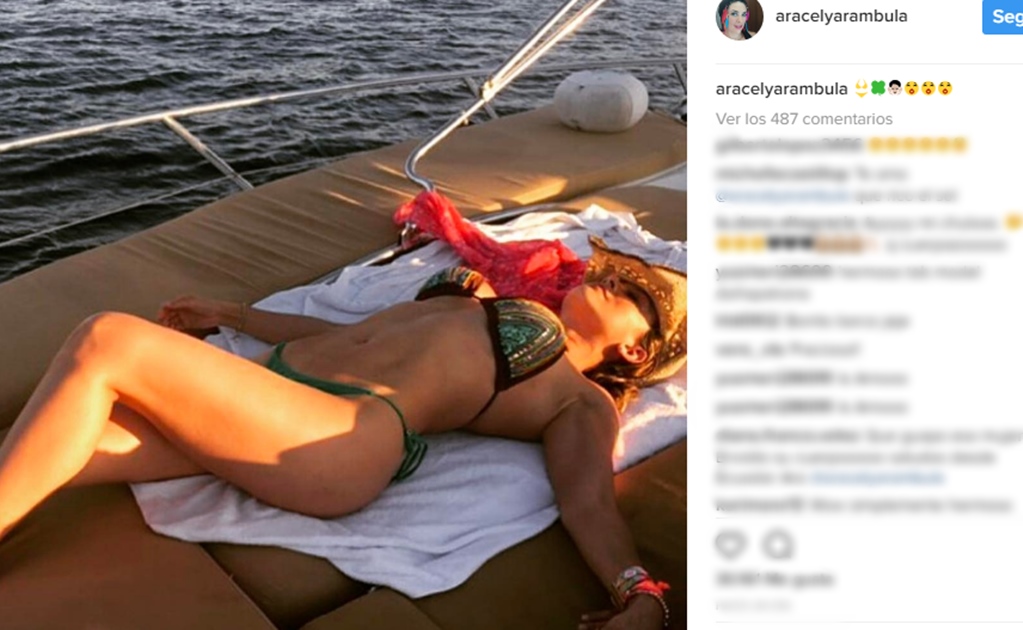 Aracely Arámbula se relaja en bikini