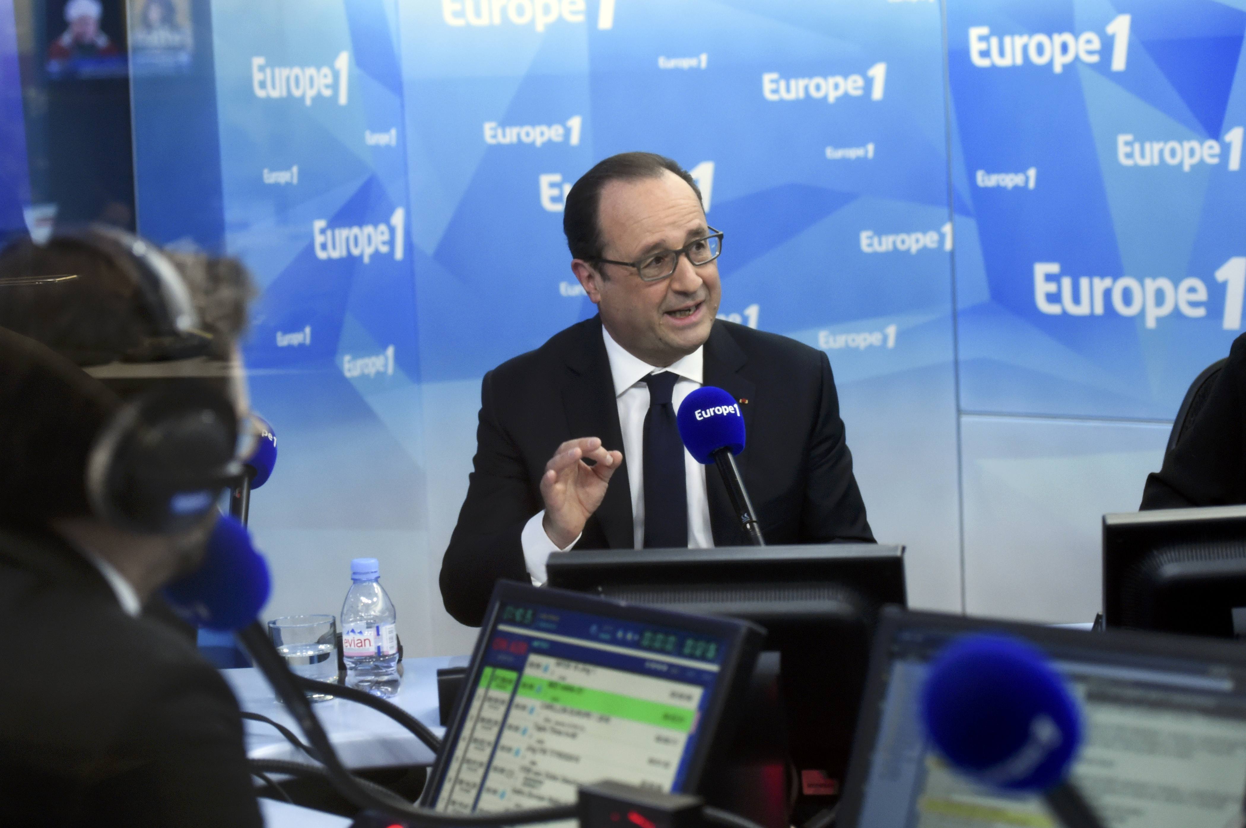 Hollande dice que avión de Egipto se estrelló