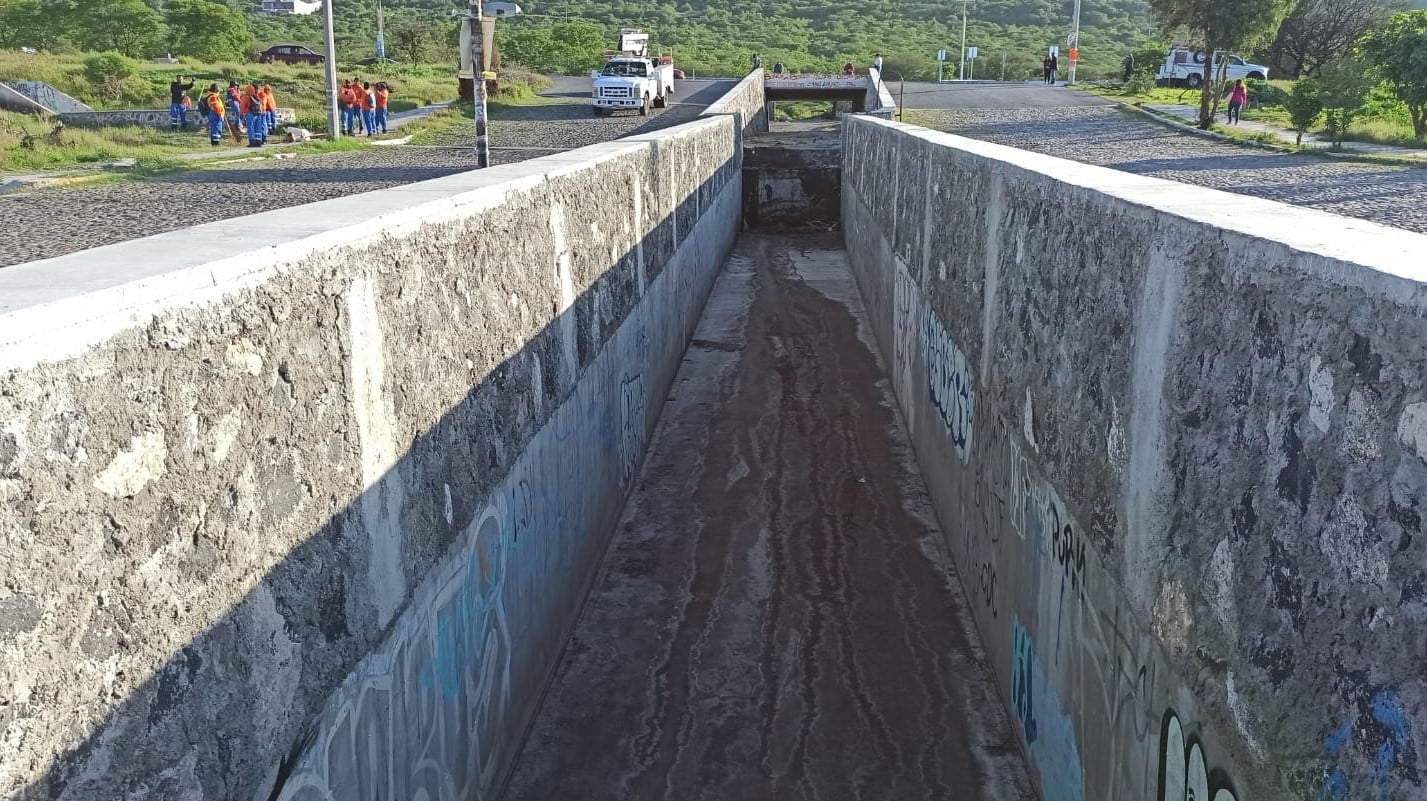 Hallan 800 toneladas de basura en drenes de Querétaro; ya los dejaron limpios 