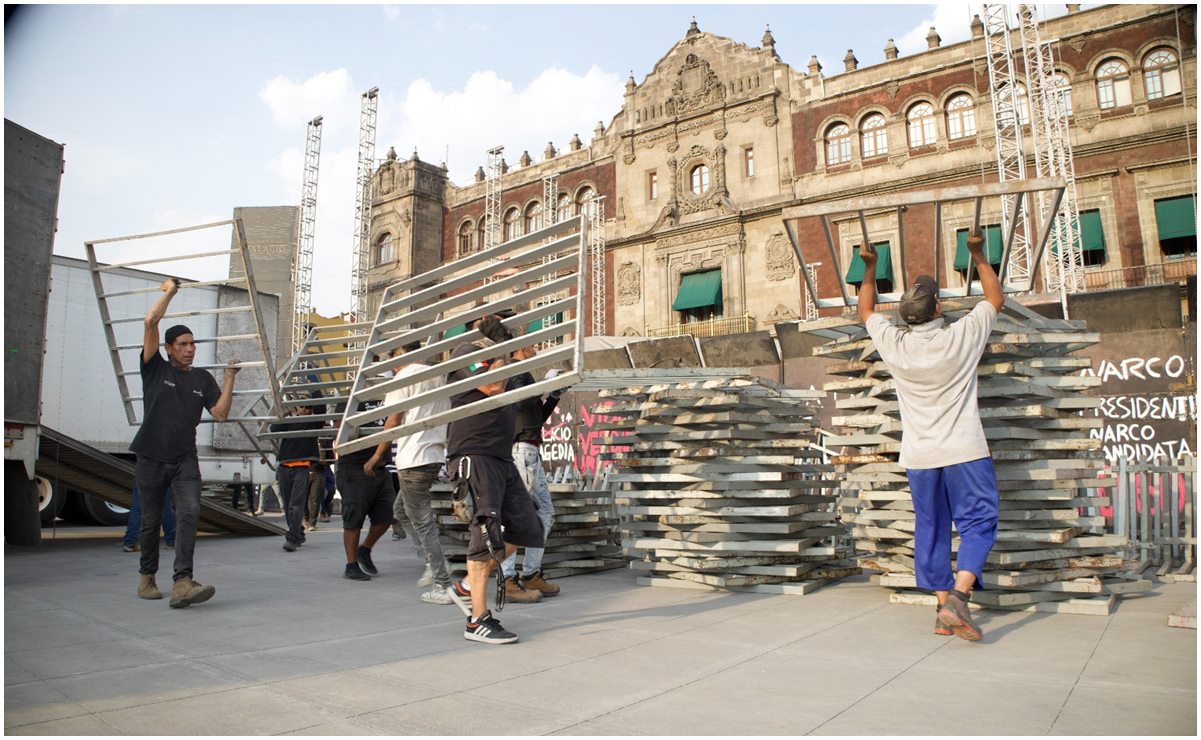 Sin plantón y sin vallas en Palacio Nacional inicia instalación del templete para cierre de campaña de Claudia Sheinbaum