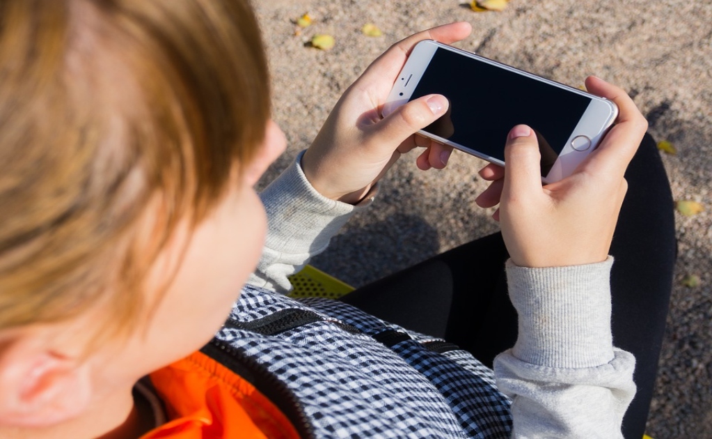 ¡Todo por un iPhone! Niña de 12 años es acusada de asesinato tras asfixiar a su prima de 8