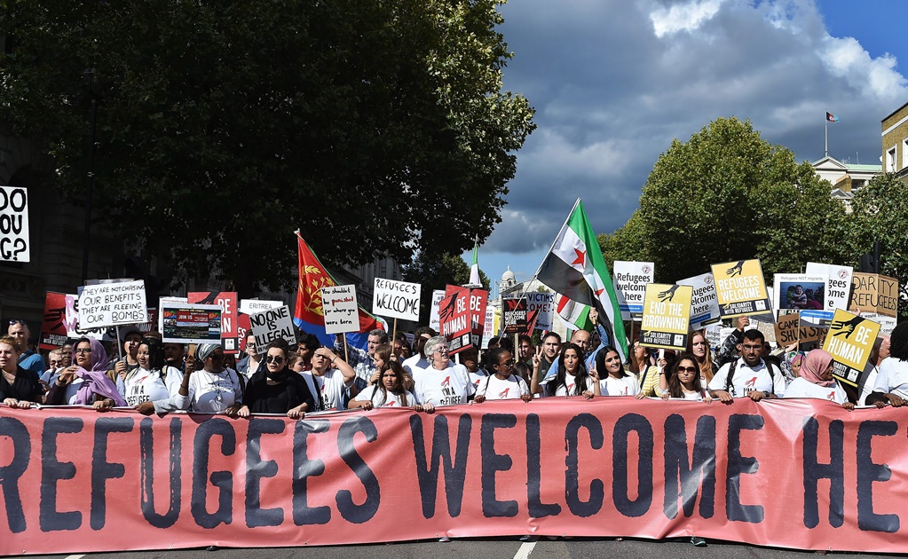 Miles se movilizan en Europa a favor de refugiados