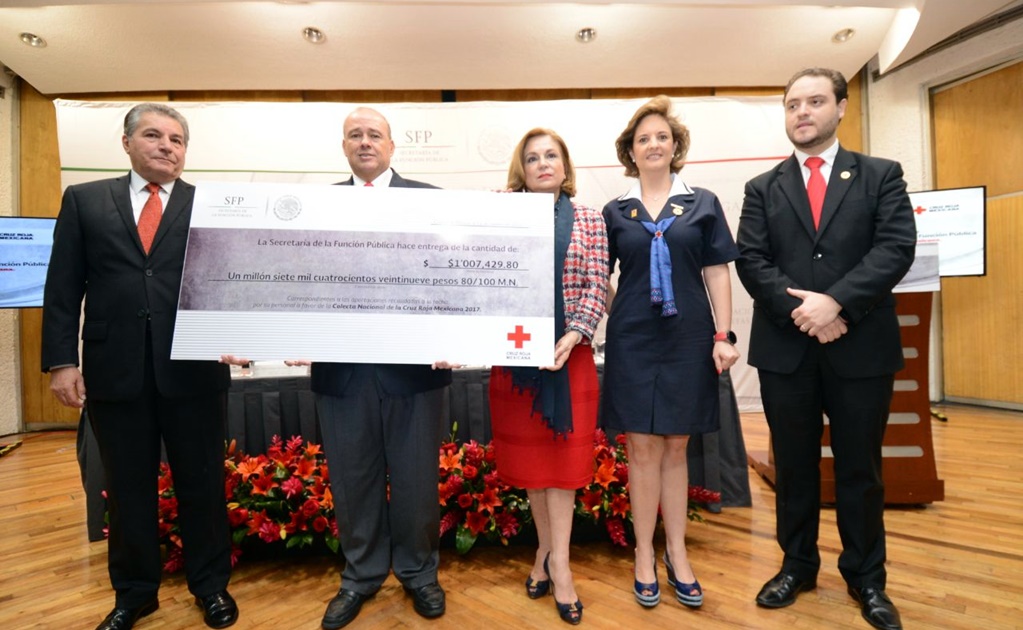 Entrega Función Pública donativo a la Cruz Roja