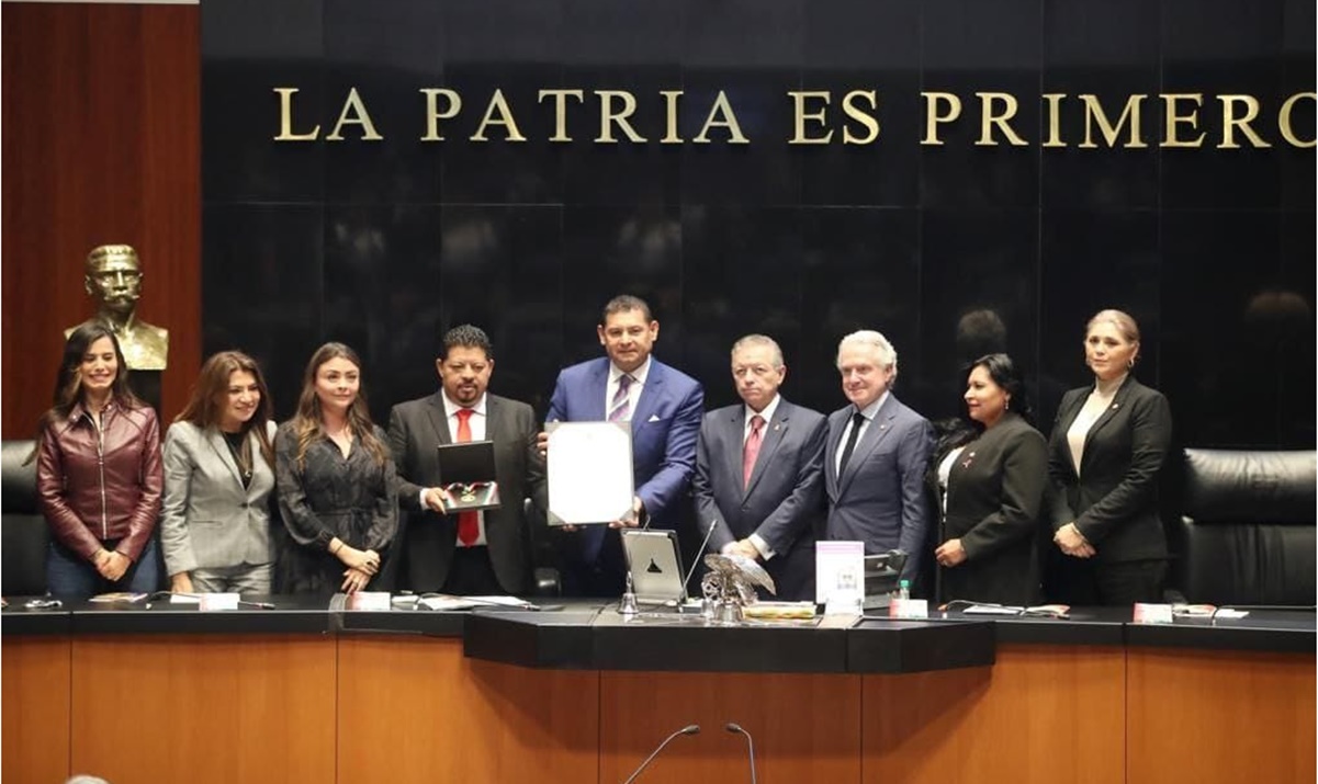 Desaira Ejecutivo Federal ceremonia de entrega de la Medalla Belisario Domínguez en el Senado