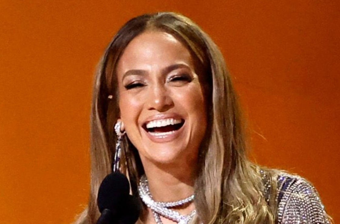 El impresionante vestido de Jennifer Lopez en los Grammy 2023