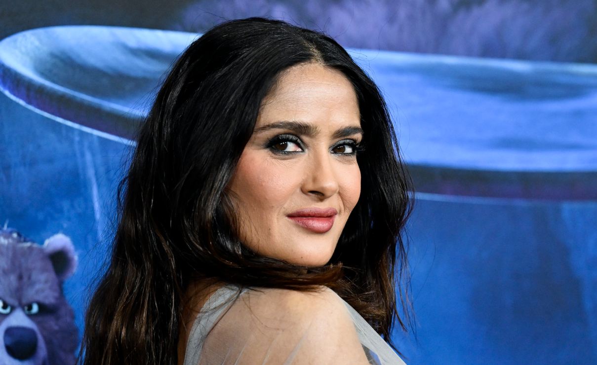 Salma Hayek Con Un Vestido Nude La Mejor De Los Golden Globes My XXX Hot Girl