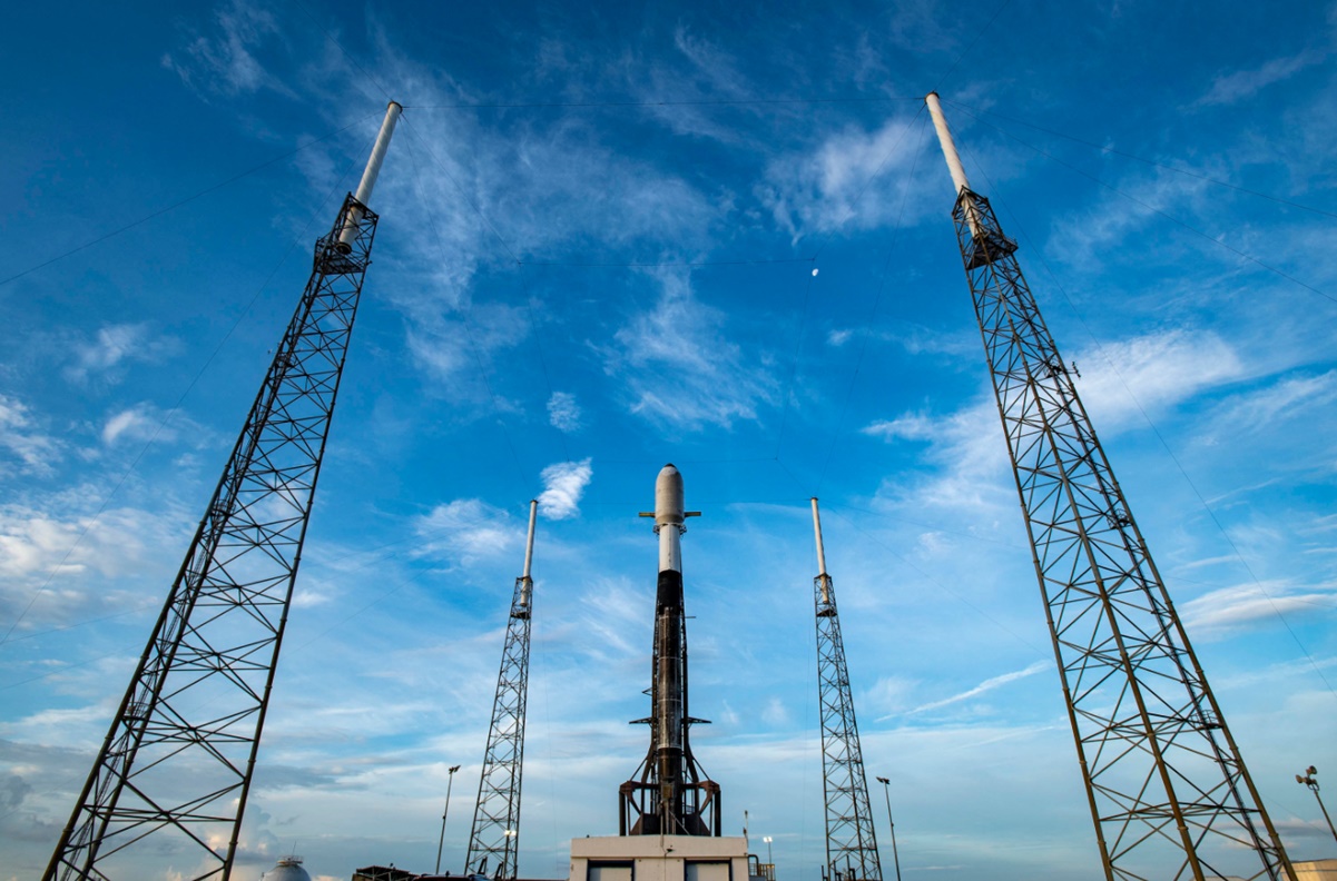 A 11 segundos del despegue, cohete de SpaceX interrumpe lanzamiento por imprudencia de un avión 