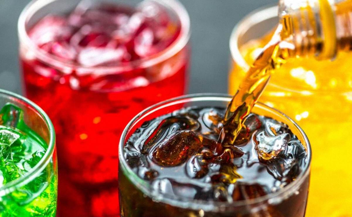 ¿Qué es el aspartamo del que advierte la OMS y en qué alimentos y bebidas se encuentra?