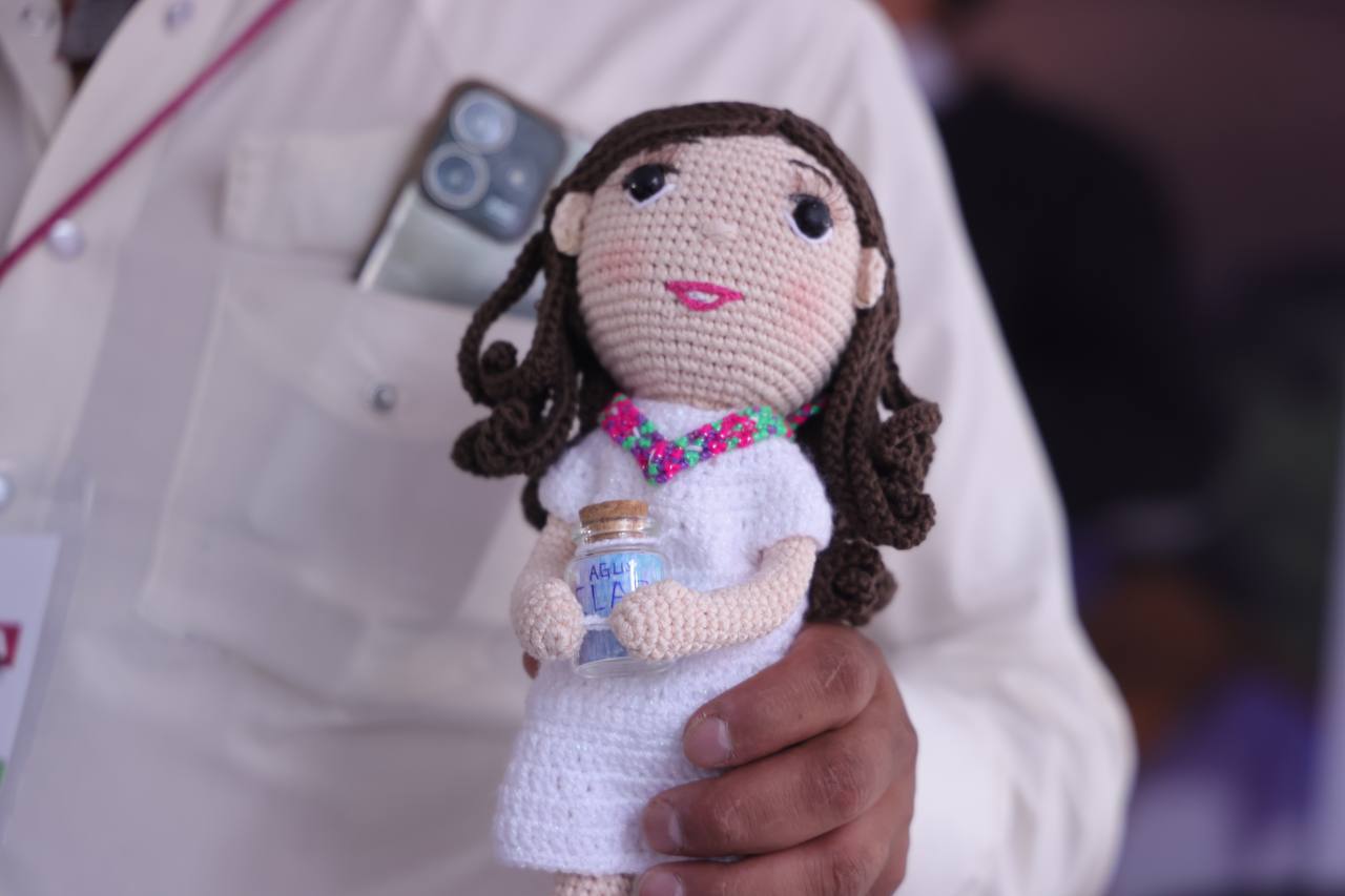 Clara Brugada ya tiene su propia muñeca 