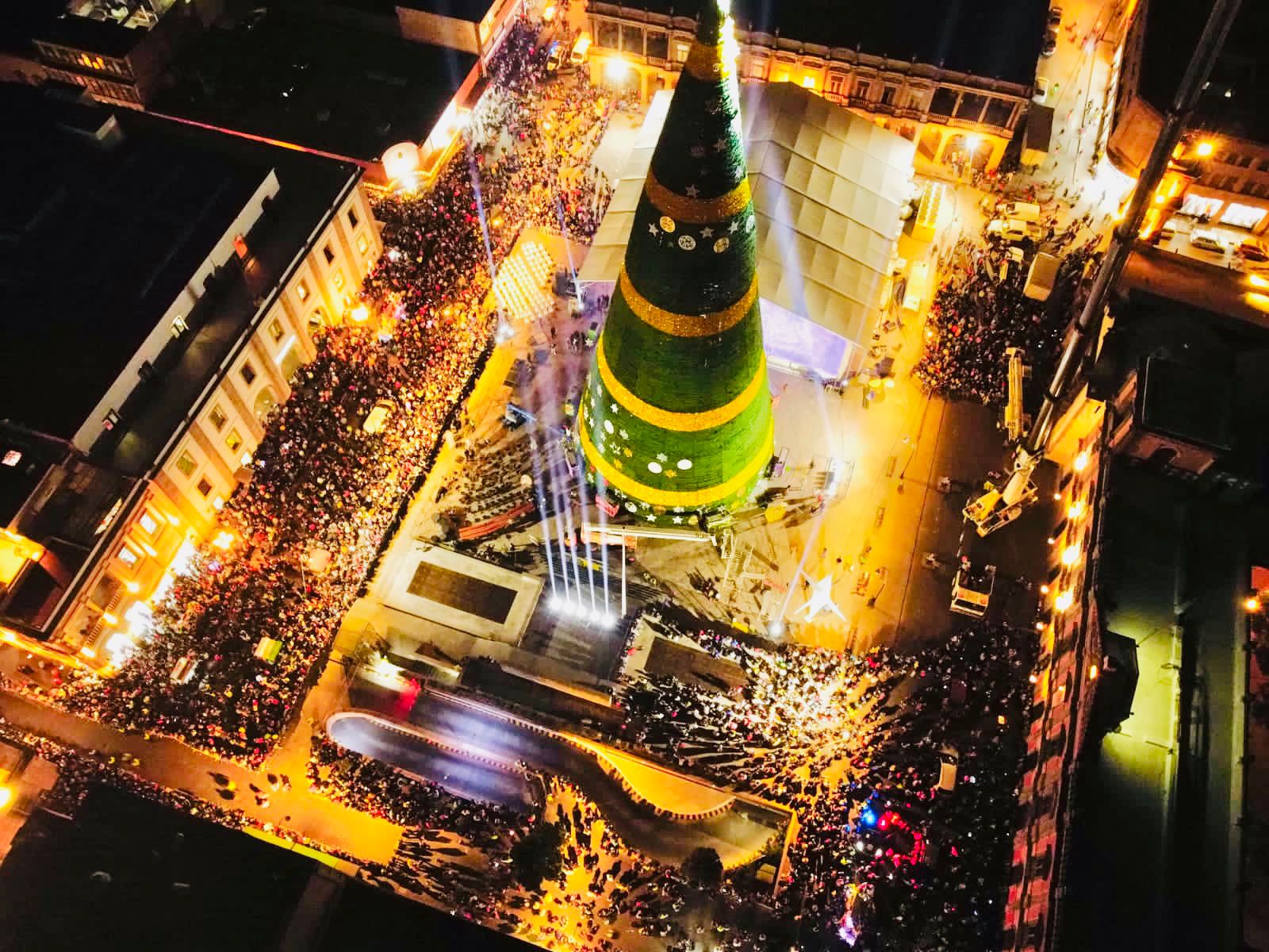 Así se vivió el encendido del monumental árbol de Navidad de SLP