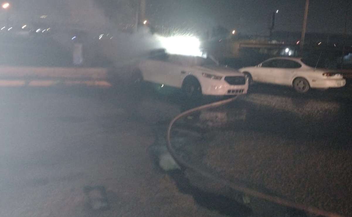 Incendian carro y dejan manta con mensaje fuera de fiscalía en Tijuana