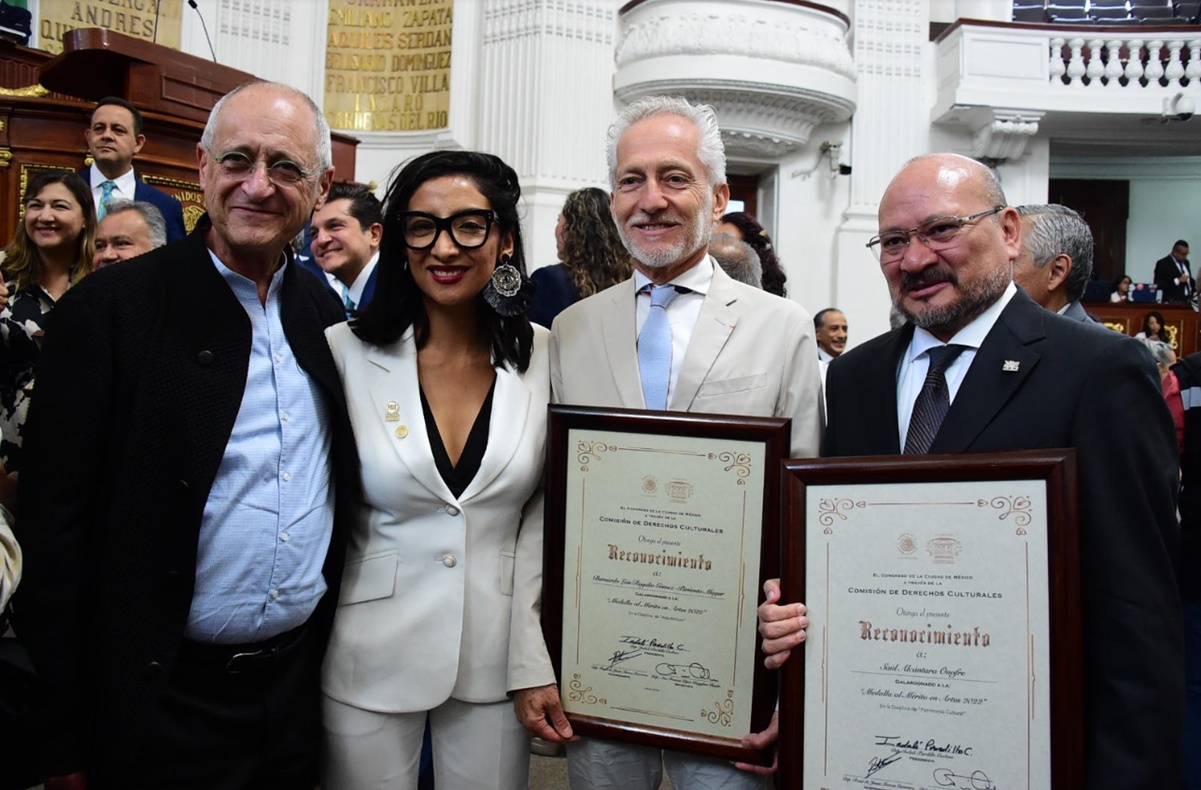 Entregan medallas al Mérito artístico en el Congreso de la CDMX