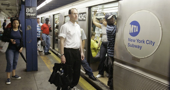 Buscan prohibir acceso a Metro de Nueva York a delincuentes sexuales 