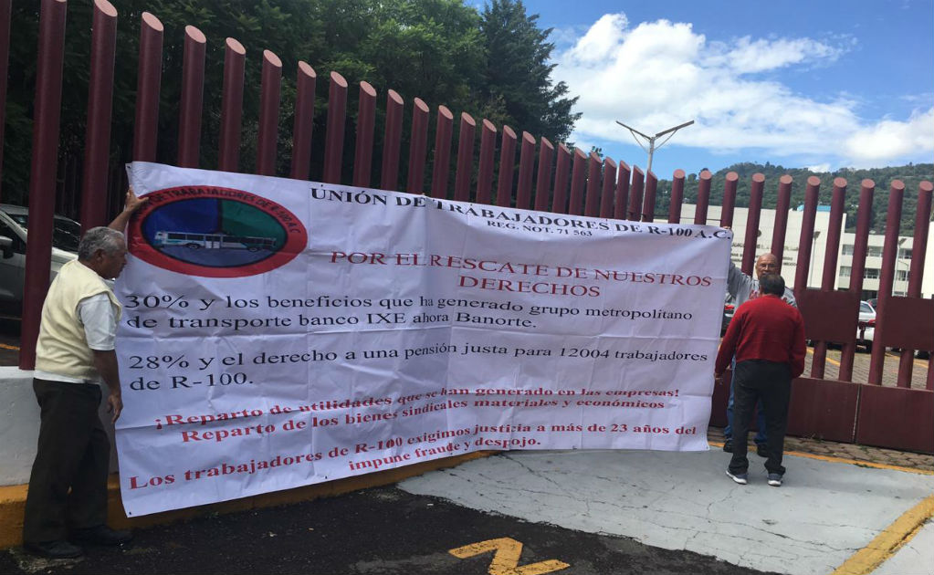 Extrabajadores de Ruta 100 protestan contra Rosario Robles
