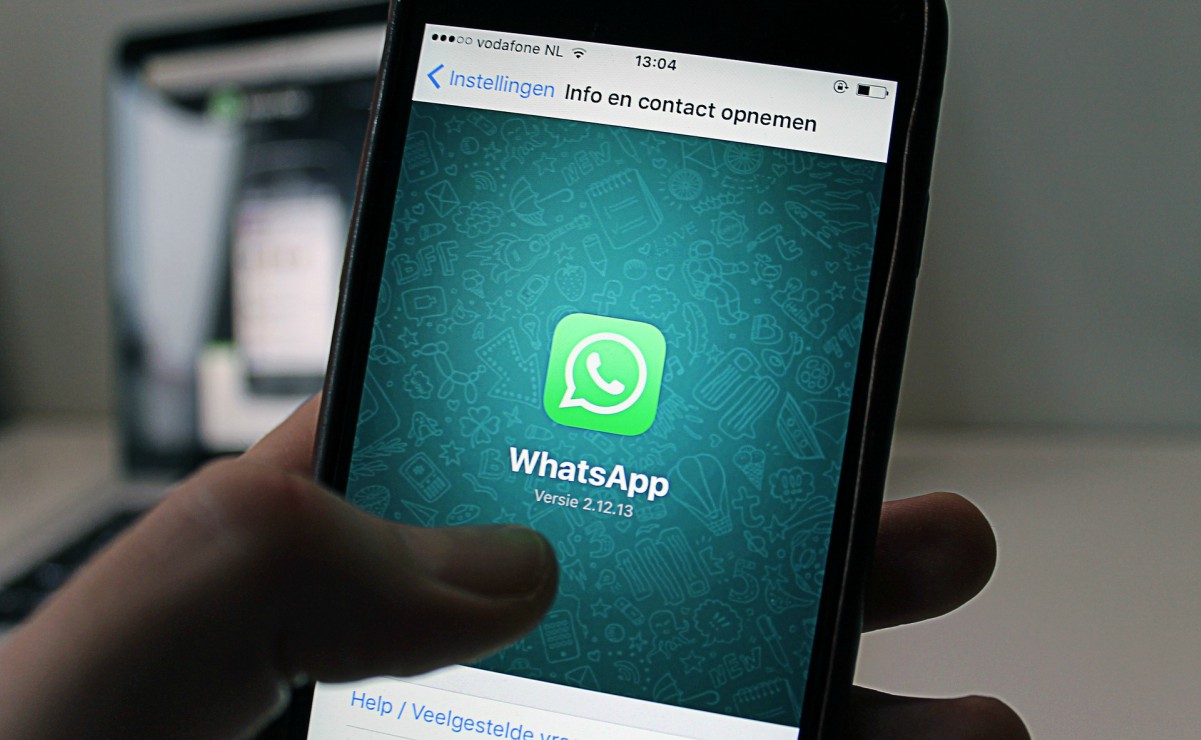Así puedes reportar un contacto en WhatsApp que te envía información falsa