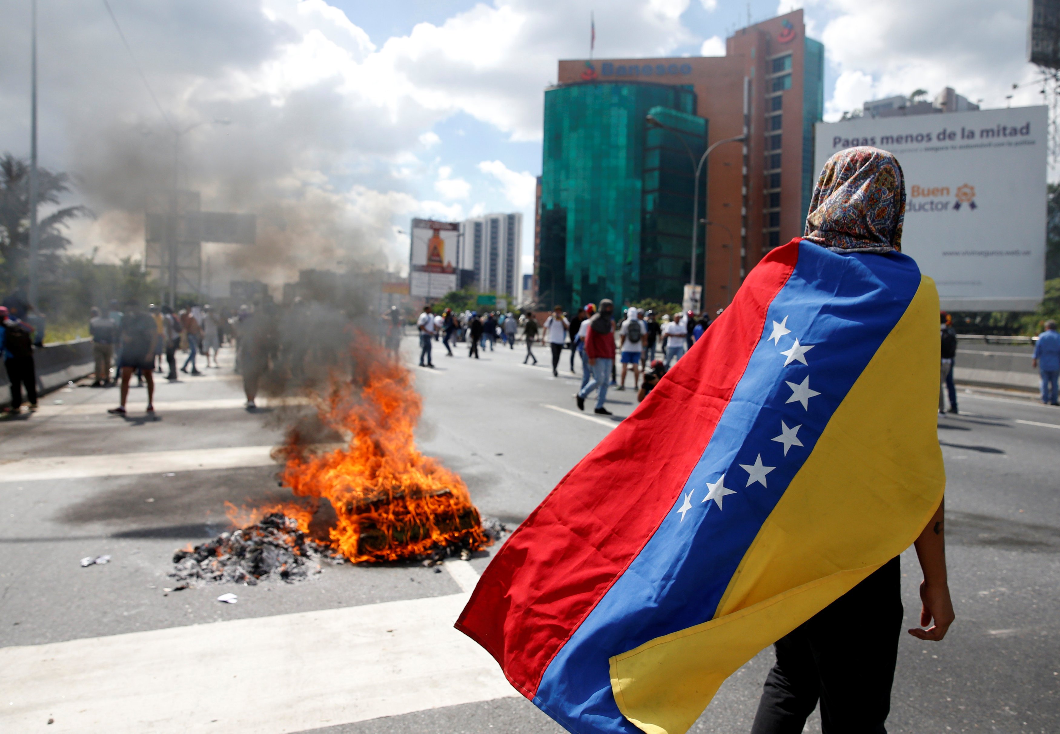 Marcha contra Maduro en Caracas termina con enfrentamientos