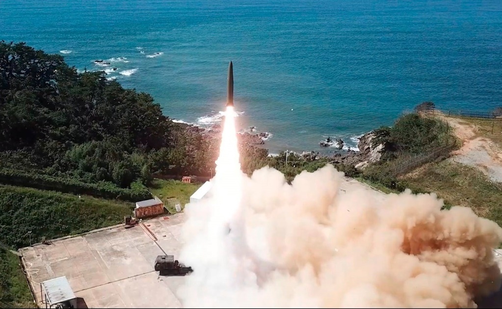 Ambas Coreas, del Norte y del Sur, presumen ensayos con misiles balísticos