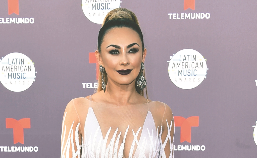 Aracely Arámbula comparte foto con Steve Aoki