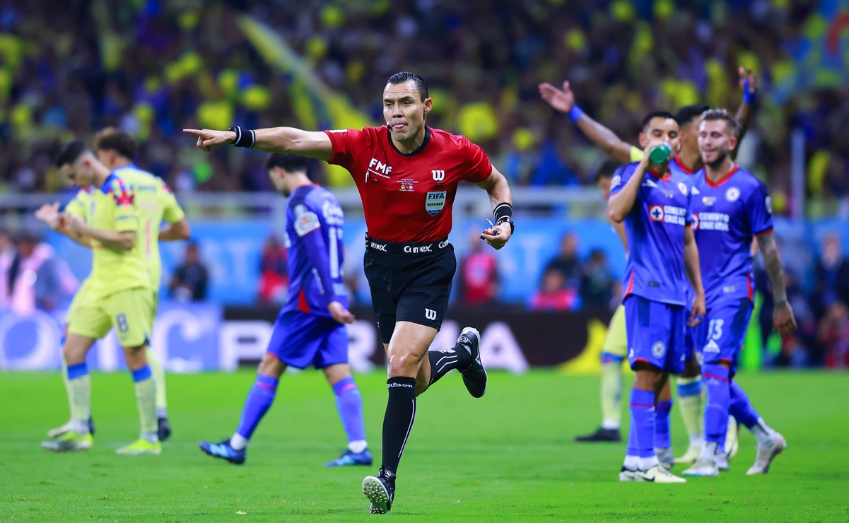 El árbitro Marco Ortiz rompe el silencio y explica el penalti en la Final América vs Cruz Azul