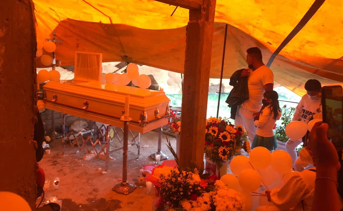 Video. "Lupita recibiría hoy su boleta, era muy buena alumna": Familiares despiden a menor fallecida por choque de tráiler