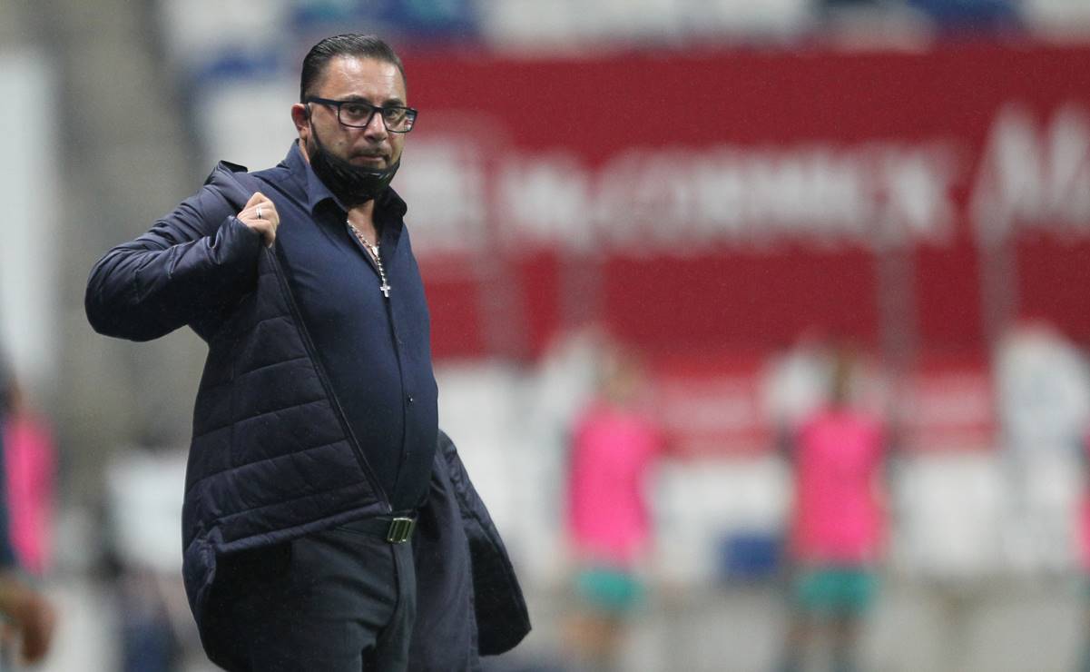 Rayados hace oficial la salida de Antonio Mohamed