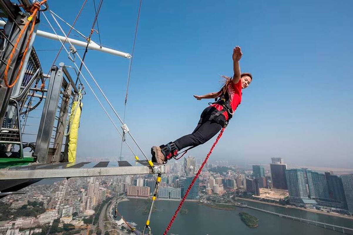 Turista japonés muere practicando bungee en la Torre de Macao