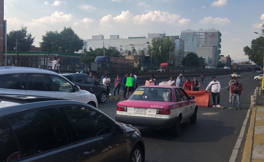Manifestantes y tianguistas provocan caos vial en Tlalpan y Zaragoza