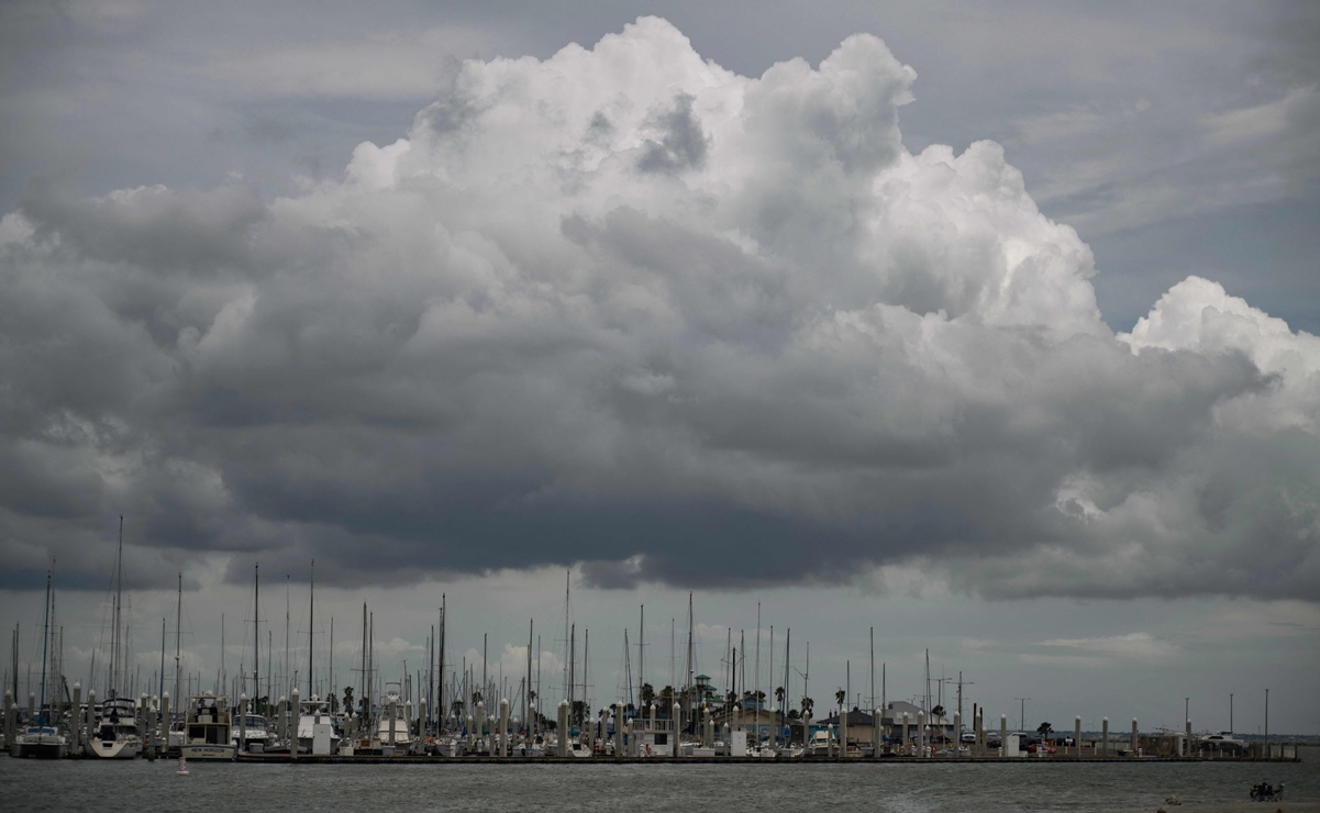 Beryl toca tierra e impacta en Texas; sigue su trayectoria minuto a minuto 