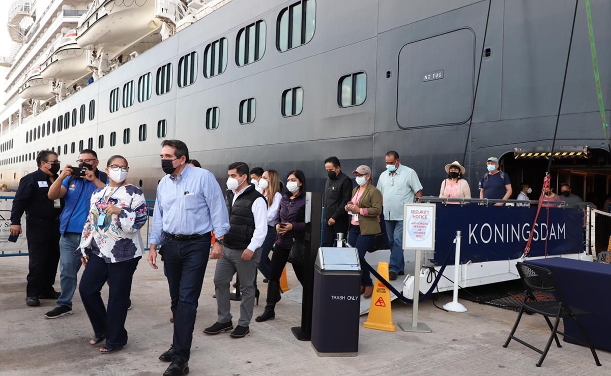 Arriba al puerto de Mazatlán crucero con 14 pasajeros contagiados de Covid-19 