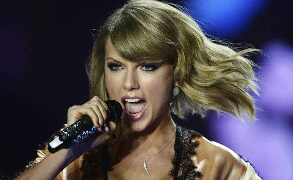 Taylor Swift gana Grammy en ceremonia previa
