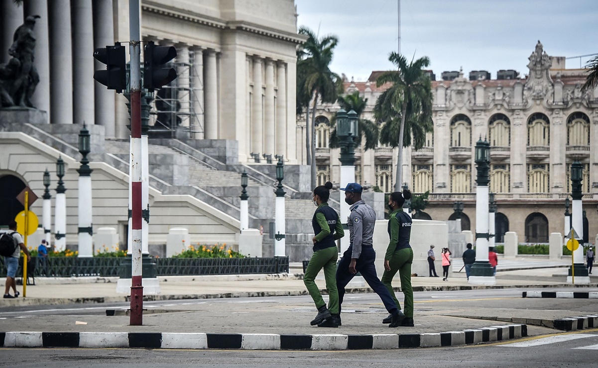 La Habana amanece sitiada por policías por marcha de opositores... y con regreso a clases presenciales 