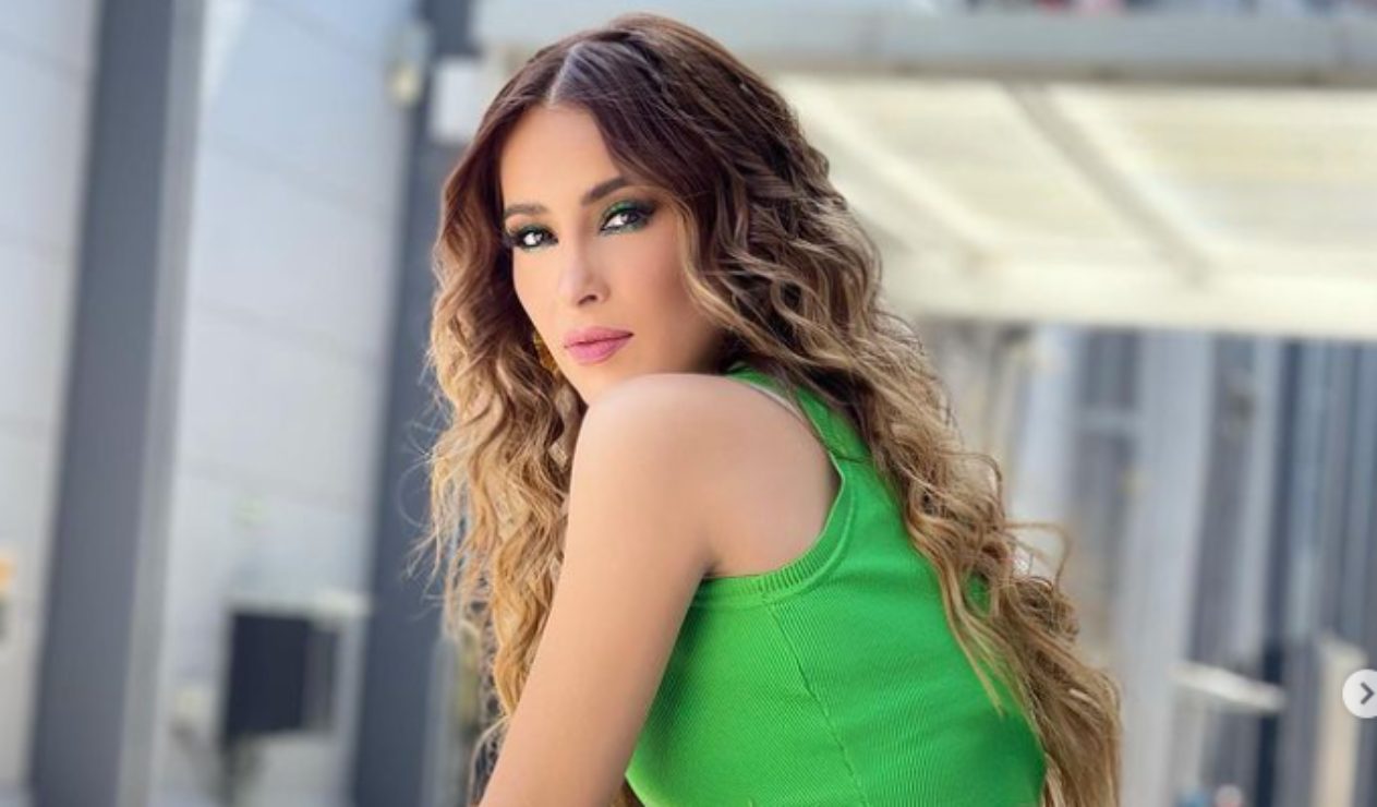 Cynthia Rodríguez, en su look más galáctico, presume su avanzado baby bump