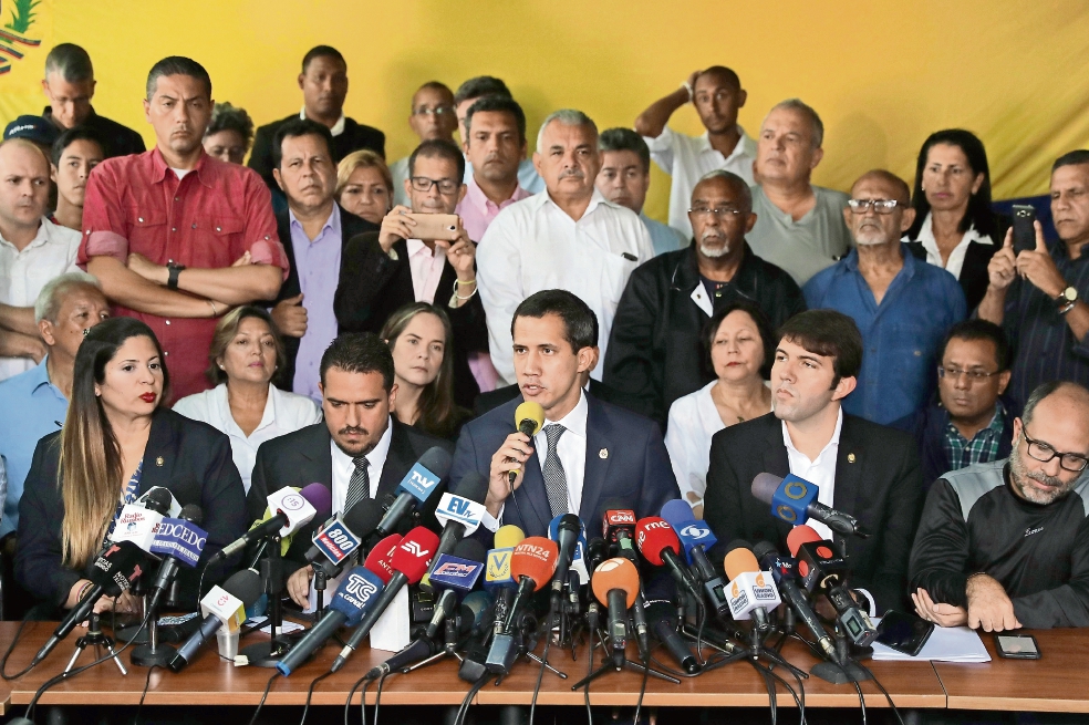 Guaidó va por más apoyo del ejército