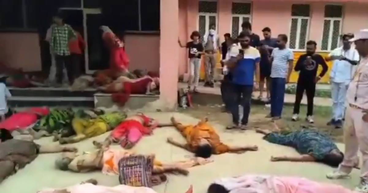 Más de 100 muertos deja una estampida en acto religioso en la India