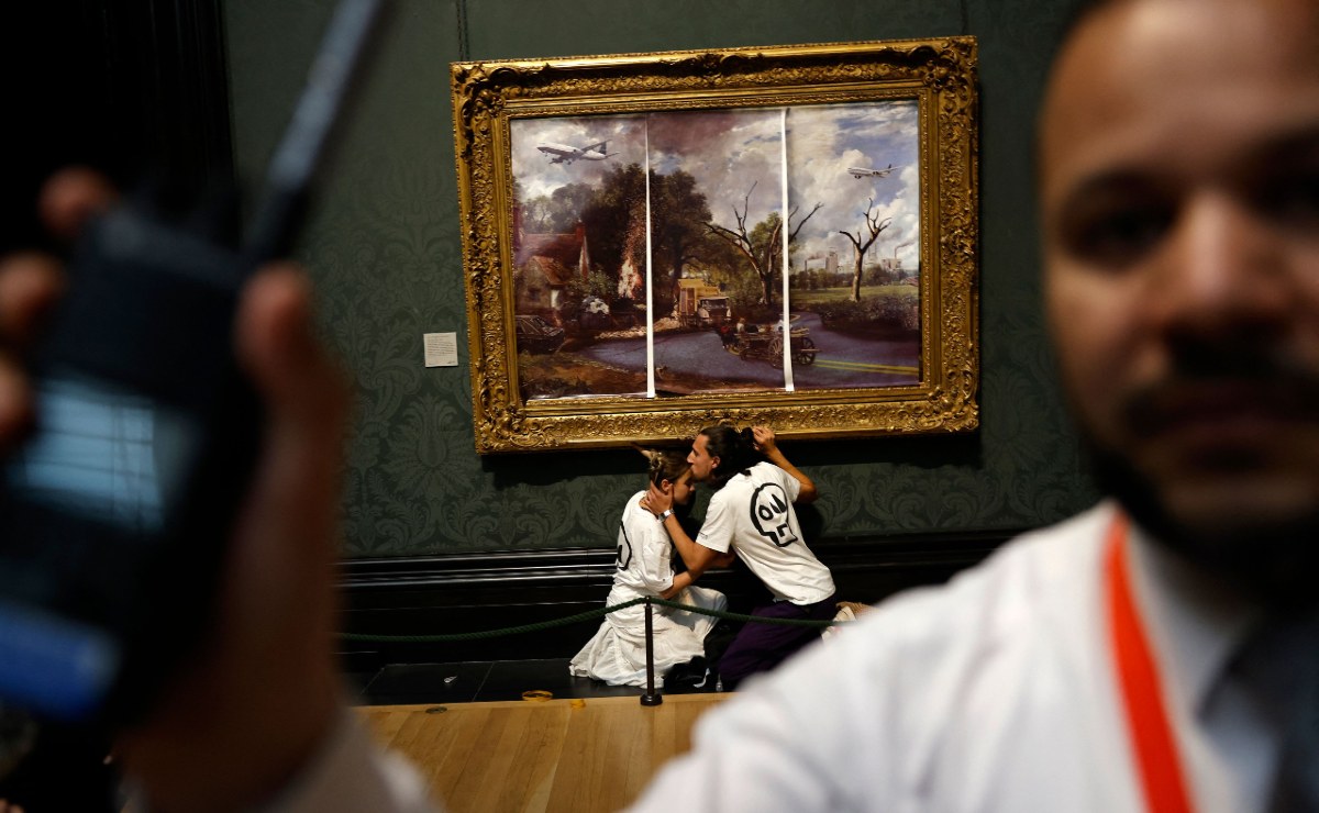 Activistas protestan pegándose a un cuadro de la National Gallery de Londres