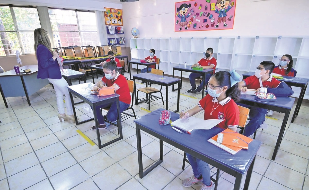 Por rebrotes de Covid-19, escuelas vuelven a usar cubrebocas en Jalisco 