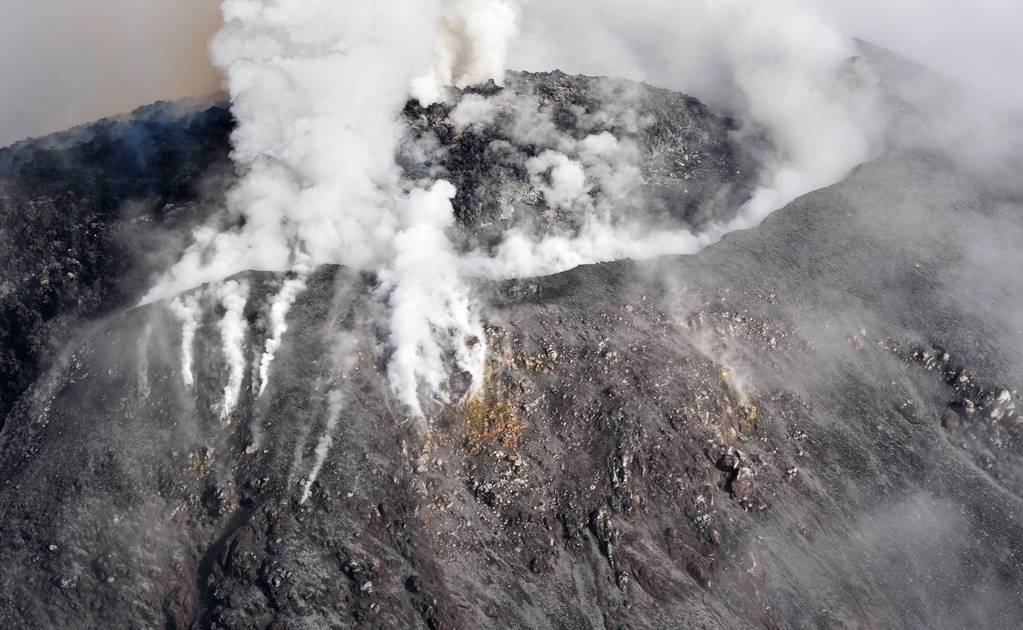 Nuevo domo en Volcán de Colima genera derrumbes y flujo de lava