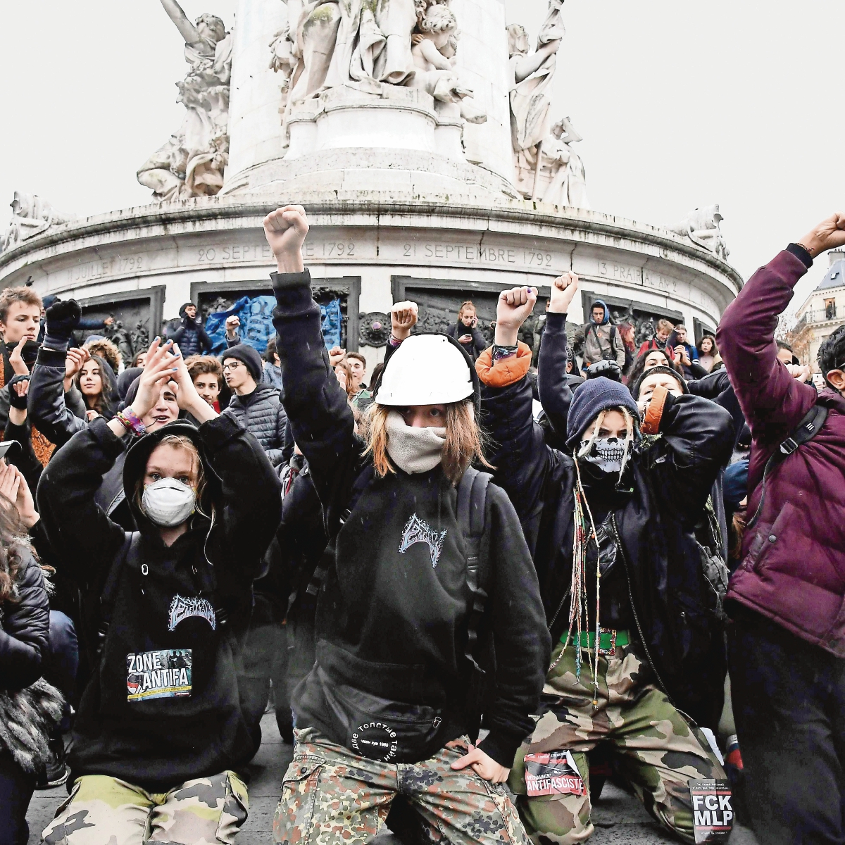 Miles de jóvenes protestan contra Macron